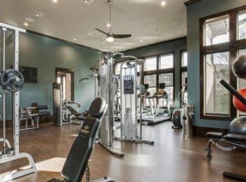 Modern Complex with a pool & gym in Austin