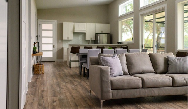 Modern Farmhouse - Close proximity to Southwest Austin wedding Venues