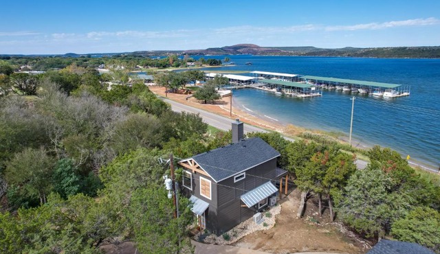 Modern Graford Cabin: Walk to Possum Kingdom Lake!