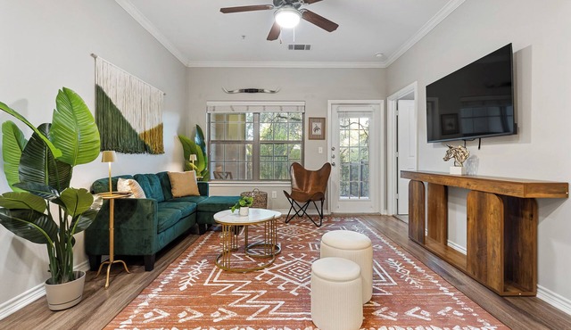 Modern Ground Floor 1BR w/Pool, WiFi & Parking