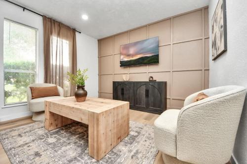 Modern home - perfect for short stays