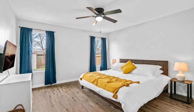 Modern home w/garage, big yard, pool 4 mins away!