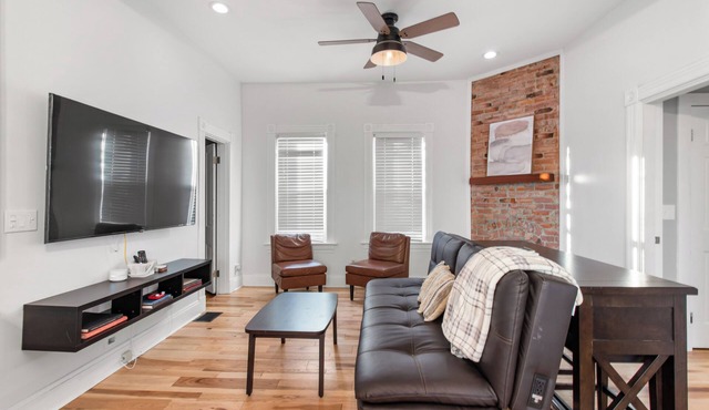 Modern Hyde Park Abode w/2 first floor bedrooms in Cincinnati