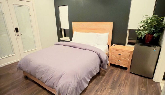 Modern Midtown Suite - Private Entry & Bath