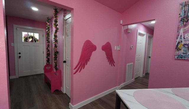 Modern Pink Home, Pool-Karaoke-Photo Ops