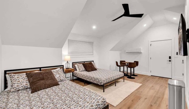 Modern Private Guest House, Near Downtown
