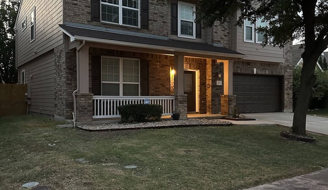 Modern PRIVATE ROOMS by Alamo Ranch, Sea World, Fiesta Texas, NW San Antonio