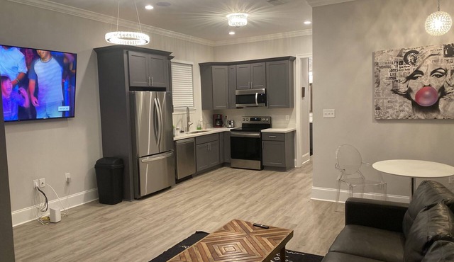 Modern Retreat - Convenience So Sweet. Minutes to Mardi Gras, Festivals and Fun!