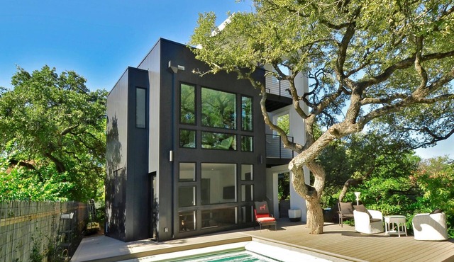 Modern Retreat in Bouldin Creek – Designed for Rest, Style, and Comfort