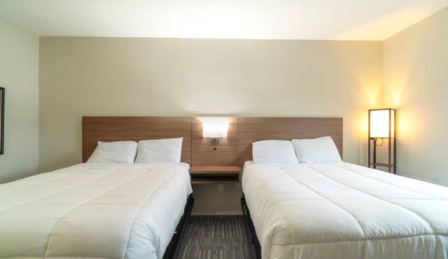 Modern Room w/Kitchenette & Free Parking – Near Lake Charles Attractions