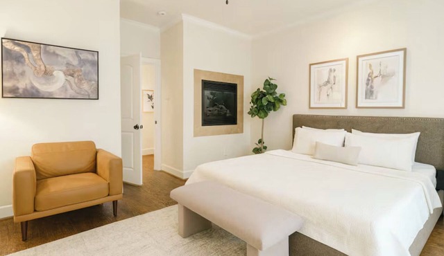 Modern Townhome Near Lower Greenville Dallas - Garage, W/D, Pet-Friendly