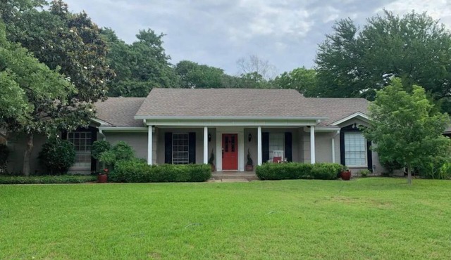 Monthly home-3 bed-2 bath, remodeled. Quiet. Dogs on case by case basis