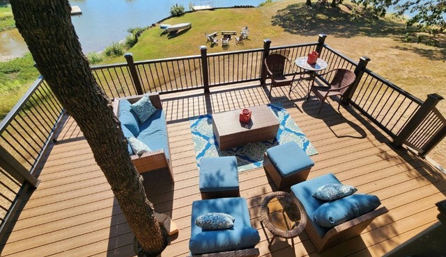 Moonlight Bay Cabin with Private Lake Access in Arbuckle Area. Pet friendly.