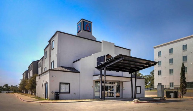 Motel 6-Cedar Park, TX