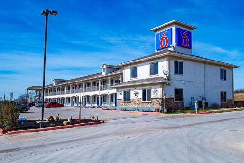 Motel 6-Rhome, TX