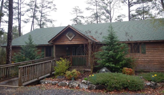 Mountain Harbor three bedroom cabin on the lake in Mount Ida