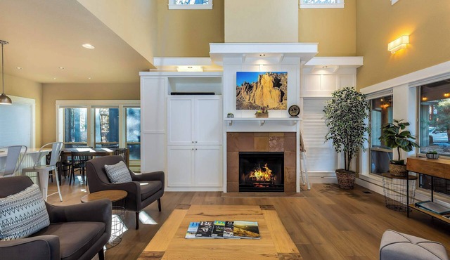 Mt. Bachelor Village Retreat W/Pool & Hot Tub in Bend