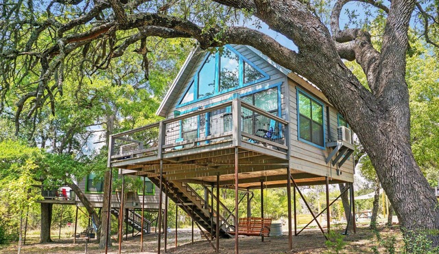 Nautical Treehouse Escape w/Queen Bed, Fire Pit, Grill & Pond Views