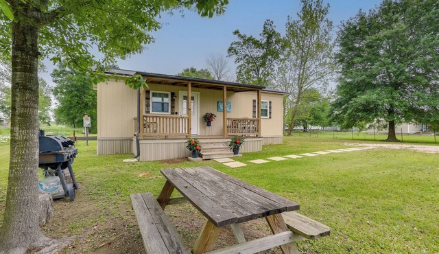 Near Parks & Lakes: Pet-Friendly Winnie Cottage