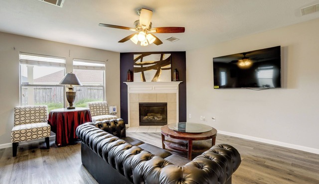Near The Woodlands! Group Retreat w/Yard & Patio