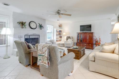 Near Trails & Dtwn Springdale! Dog-Friendly Home