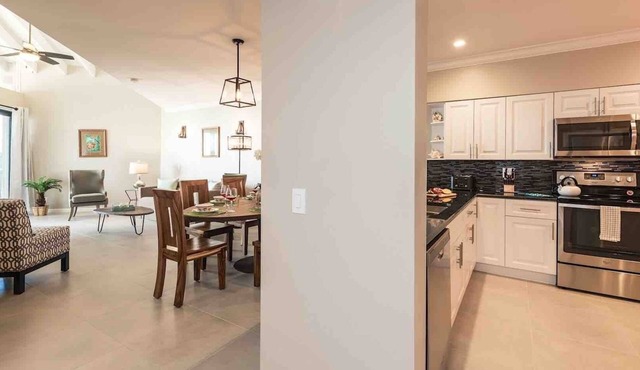*NEPTUNE'S PENTHOUSE* Oceanside Condo/Pool + Last Key White Glove Service. in Key West