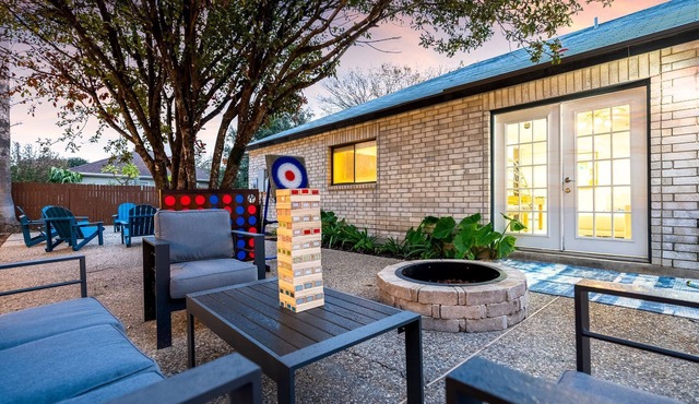 New! 3B2B Villa, Pool, BBQ, Firepit, Yard Games, Bunk Bed, Family & Pet Friendly