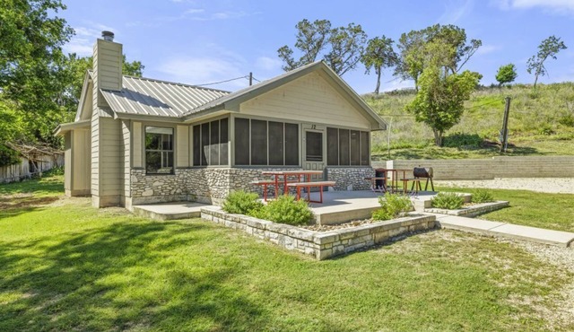 New Cabin - Riverfront Resort- Hunt, TX