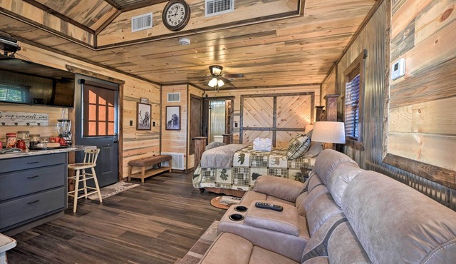 NEW! Couple’s Retreat: Woodsy Broken Bow Studio!