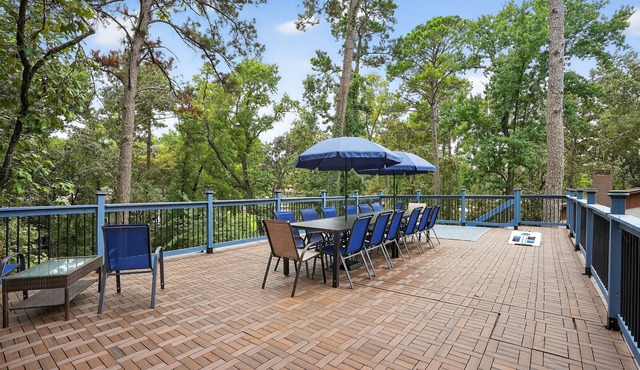 NEW! Evergreen Estate with Rooftop Balcony & Games