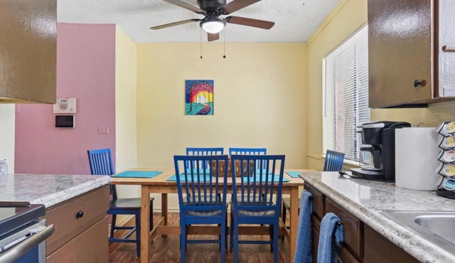 New! Fun just 20 min from Dallas 3-BRM Home
