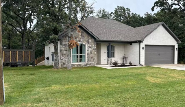 New! Hilltop Hideway w/arcade and hot tub!