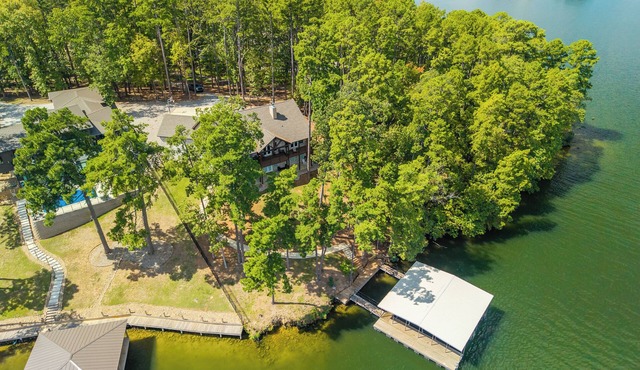 New Hot Springs Lakehouse with Double Stall Dock & Boat for Rent!