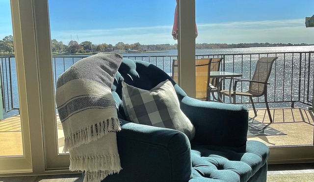 New! Lakefront 2-bedroom Condo. Newly remodeled.