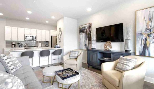 New Luxurious & Beautiful! - 2br/2ba w/Pool!