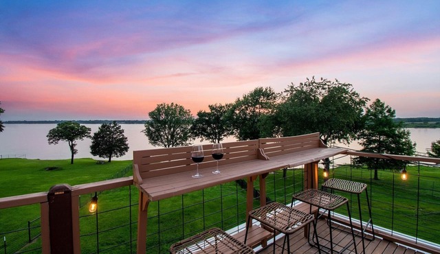 NEW! Modern Lakeside Paradise | Waterfront + 2 Patios