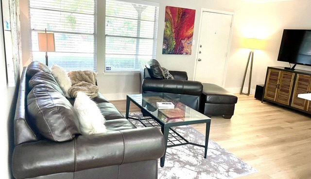 New Modern Two Bedroom Home Close to Downtown and UT Campus