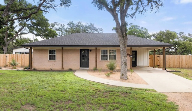 New SPA! Dwntwn DRIP Bluff St Cottage & Guest House! Walk to Food, Bars & Music!