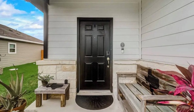 NEW! Texy-Mexy Bungalow: Spacious 3-Bedroom House w/Full Access & Pets Welcome!