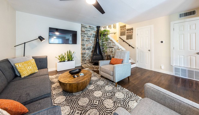 NEW! Vibrant Zilker Condo - Sleeps 5, Free Parking