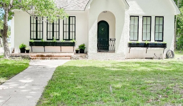 Newly remodeled 1930's cottage! Close to everything in the heart of Natchitoches