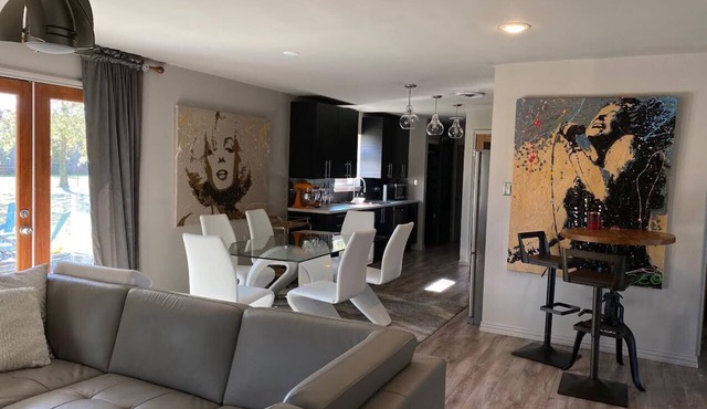 Newly Remodeled Modern - Downtown Roanoke -walk to dining/shopping/movie house