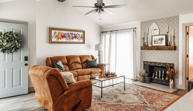 Newly Remodeled Townhouse!