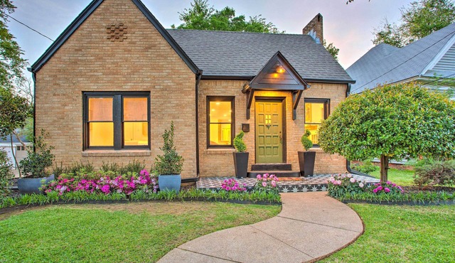Newly Updated & Charming Azalea District Home