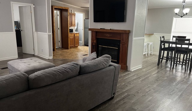 Nice 3-bedroom home near Lake Charles in Sulphur!