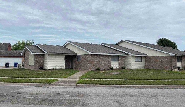 No Frills 2BR Stay | Work Crews & Extd Stays