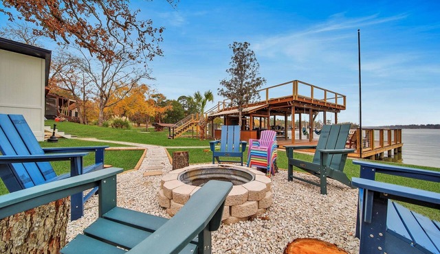 No Wake Zone: Lake Livingston Water Front Retreat
