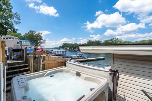 NoDouble Sam's 2 Kings Hot Tub Lake Access