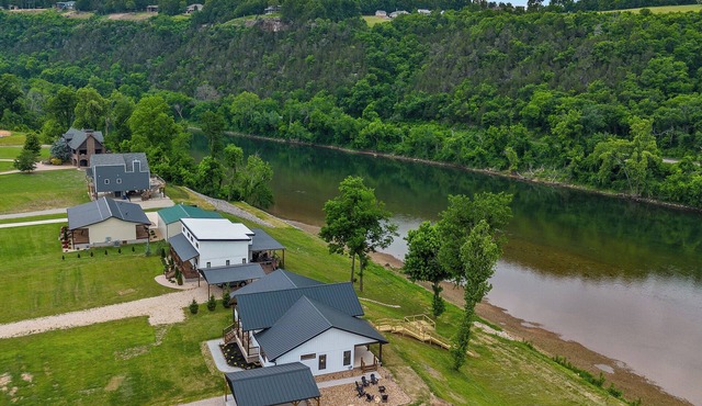 NORFORK HIDEAWAY ON THE WHITE RIVER! NEW 4BD/2.5BA HOME WITH DIRECT RIVER ACCESS in Norfork