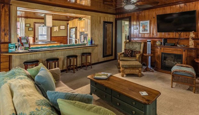 O'Hana House 2B/1B sleeps 10 on shared Waterfront property w/285' pier